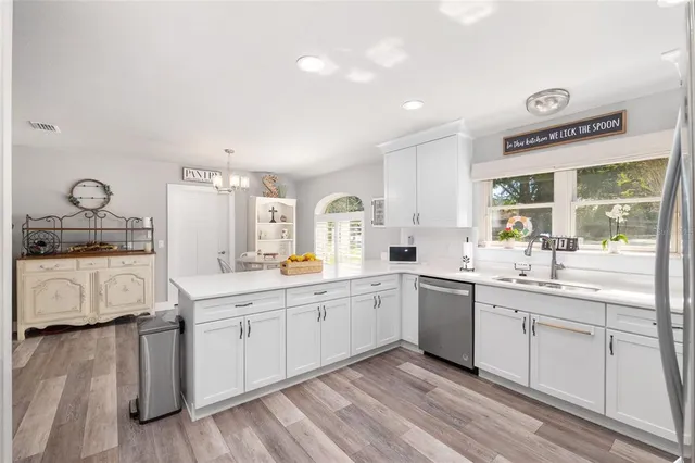 a view of a livingroom with furniture and a ceiling fan