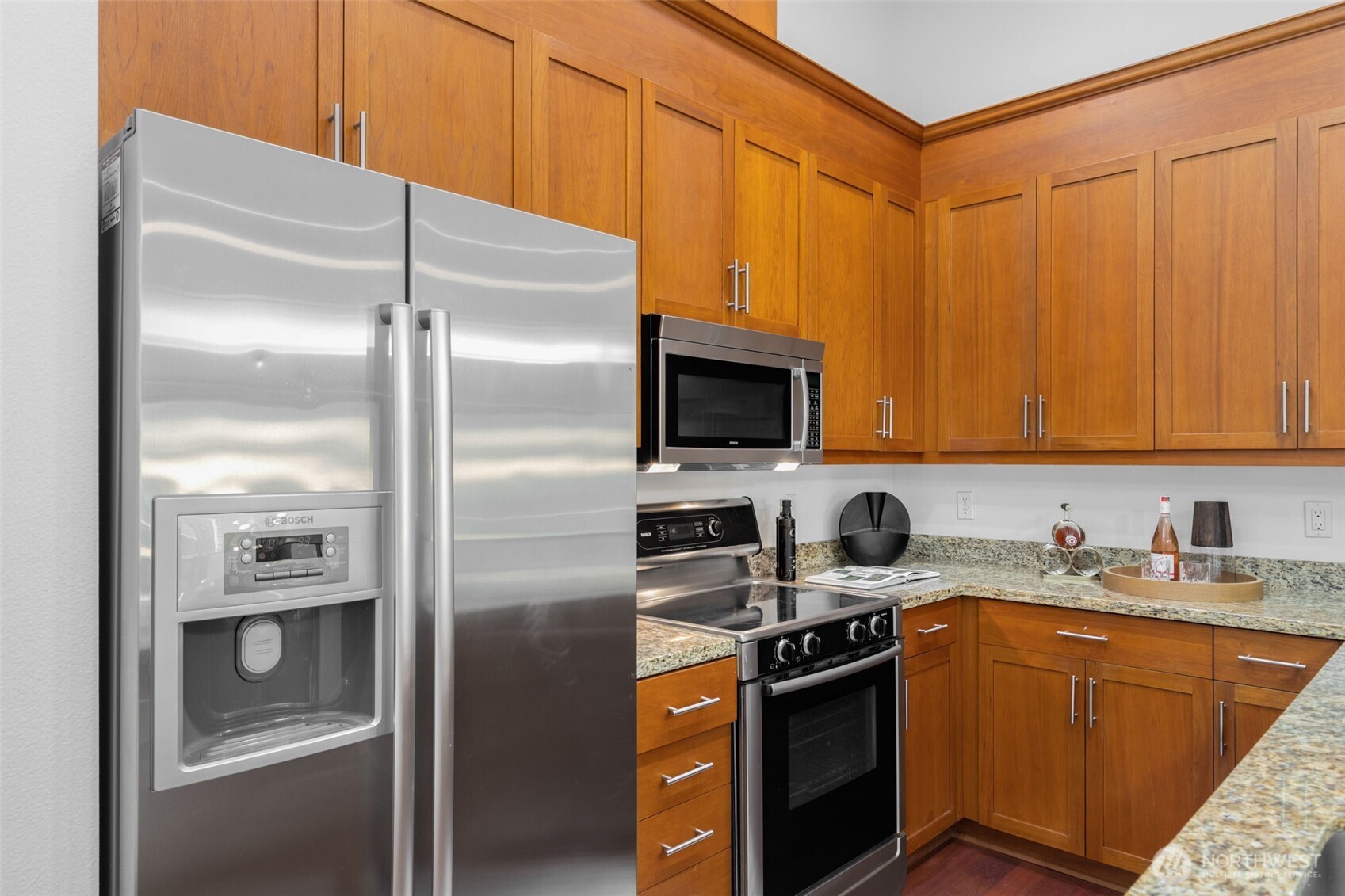 3150 West Government Way, Unit 101 Seattle, WA 98199 - Photo 11 of 37