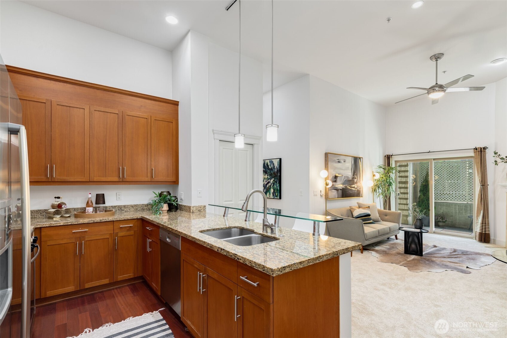 3150 West Government Way, Unit 101 Seattle, WA 98199 - Photo 13 of 37