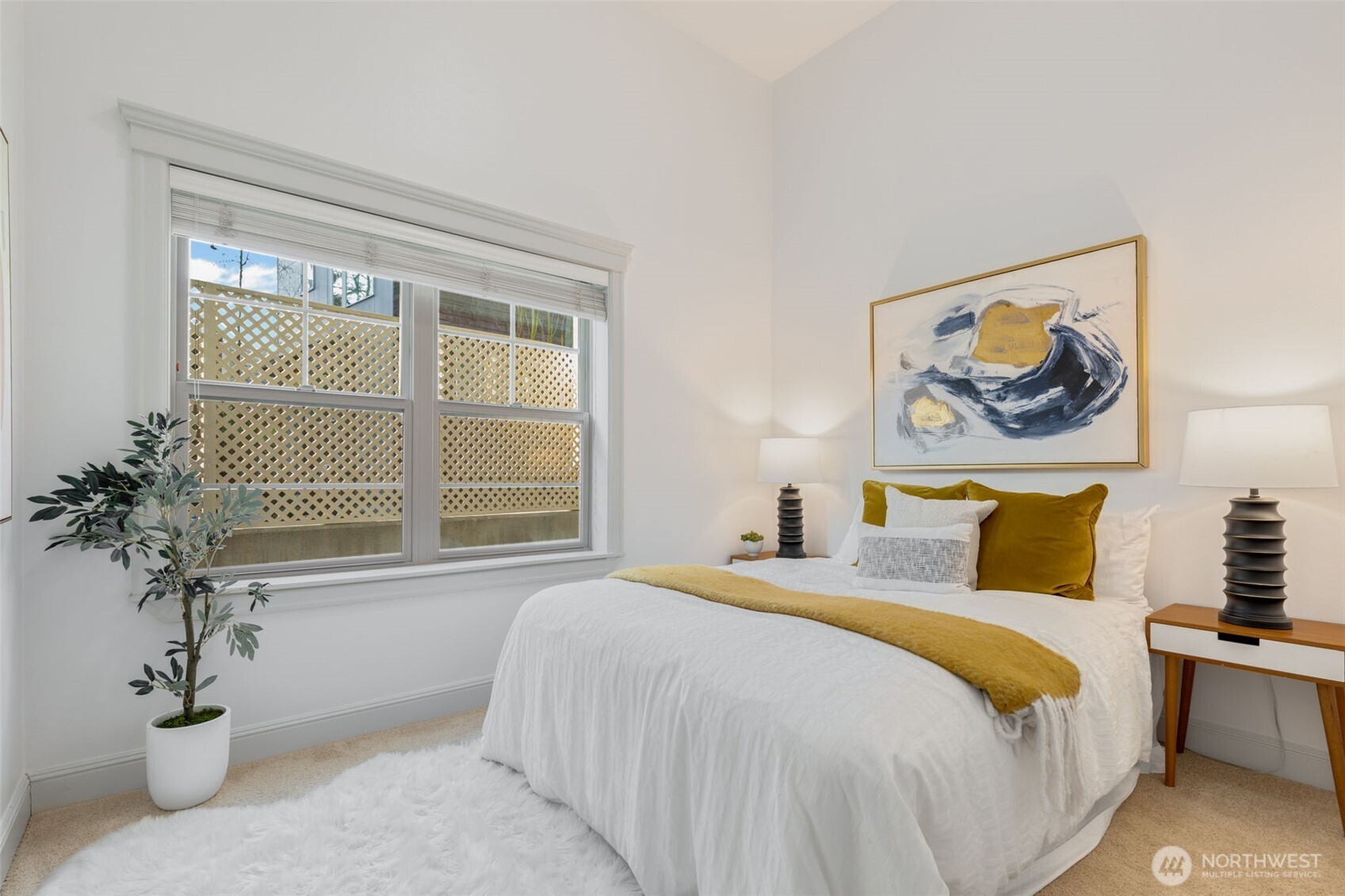 3150 West Government Way, Unit 101 Seattle, WA 98199 - Photo 18 of 37