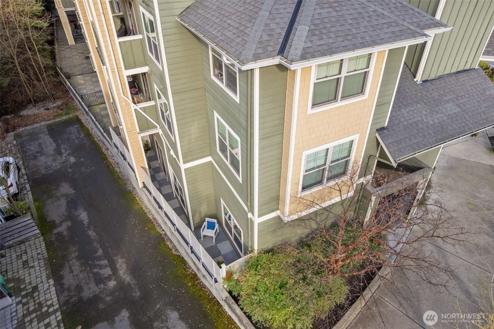 3150 West Government Way, Unit 101 Seattle, WA 98199 - Photo 25 of 37