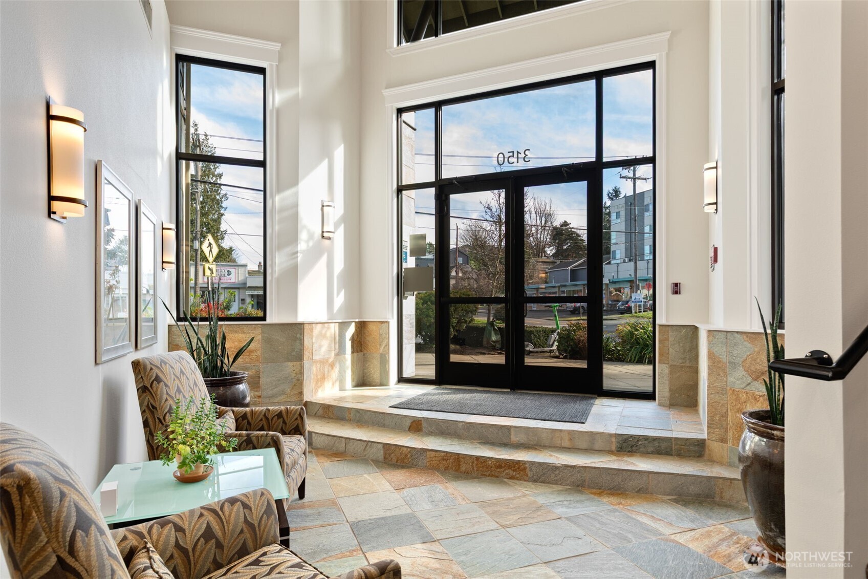 3150 West Government Way, Unit 101 Seattle, WA 98199 - Photo 29 of 37
