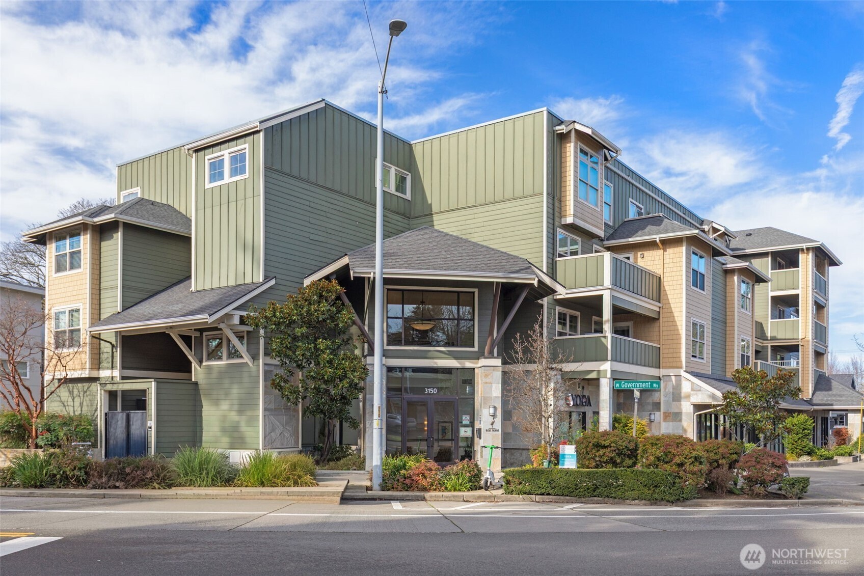 3150 West Government Way, Unit 101 Seattle, WA 98199 - Photo 31 of 37