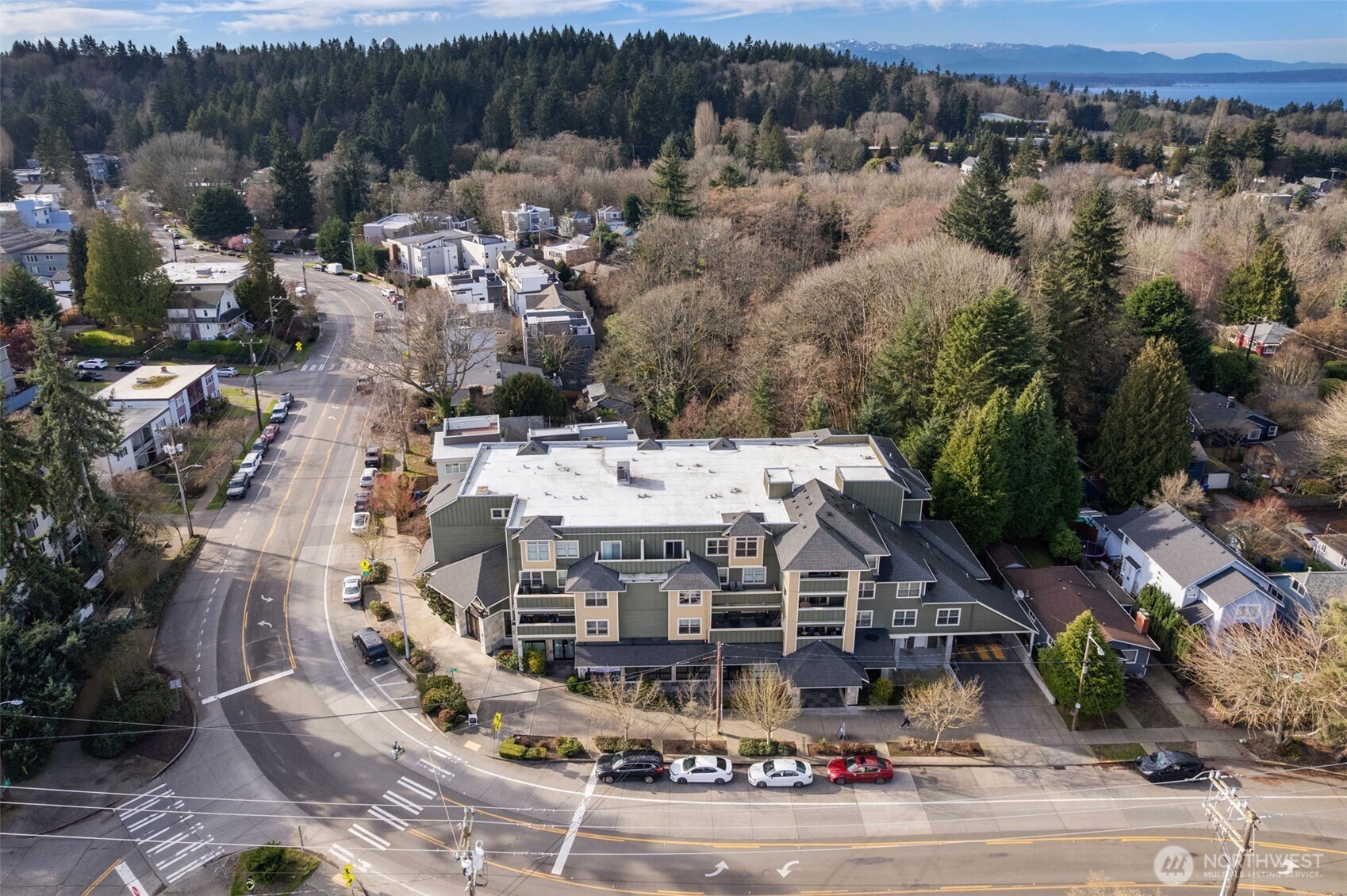 3150 West Government Way, Unit 101 Seattle, WA 98199 - Photo 33 of 37