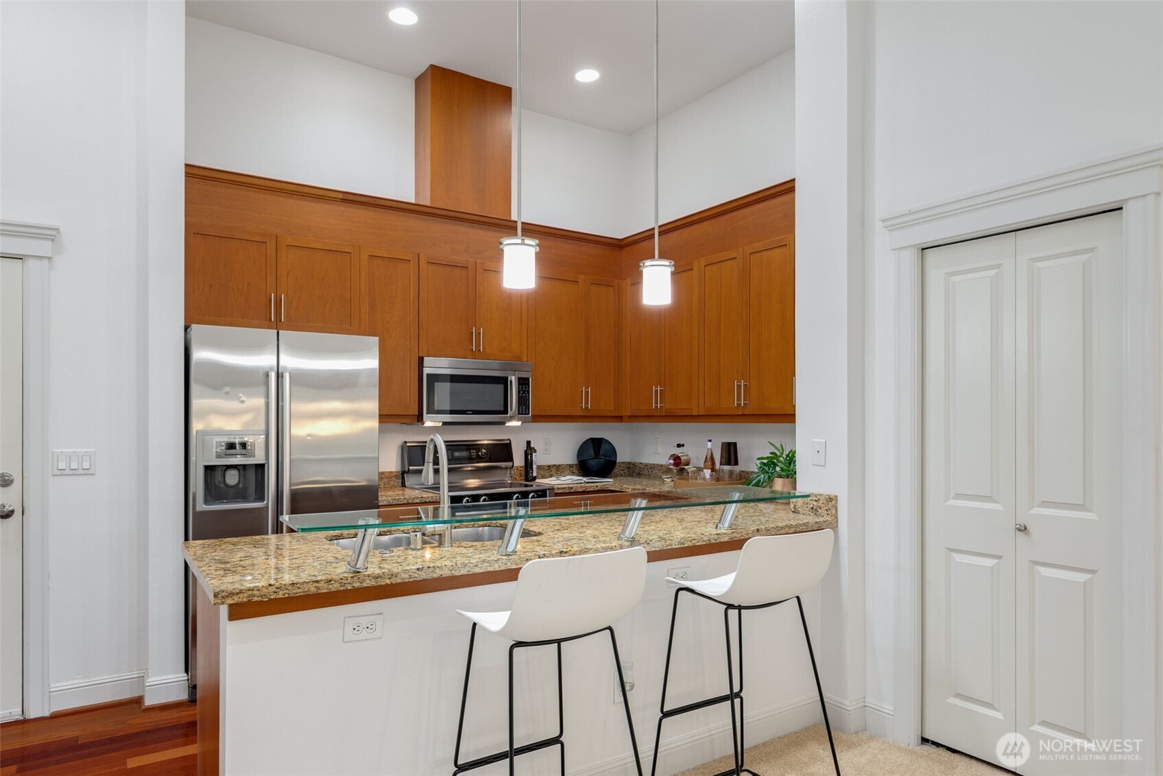 3150 West Government Way, Unit 101 Seattle, WA 98199 - Photo 8 of 37