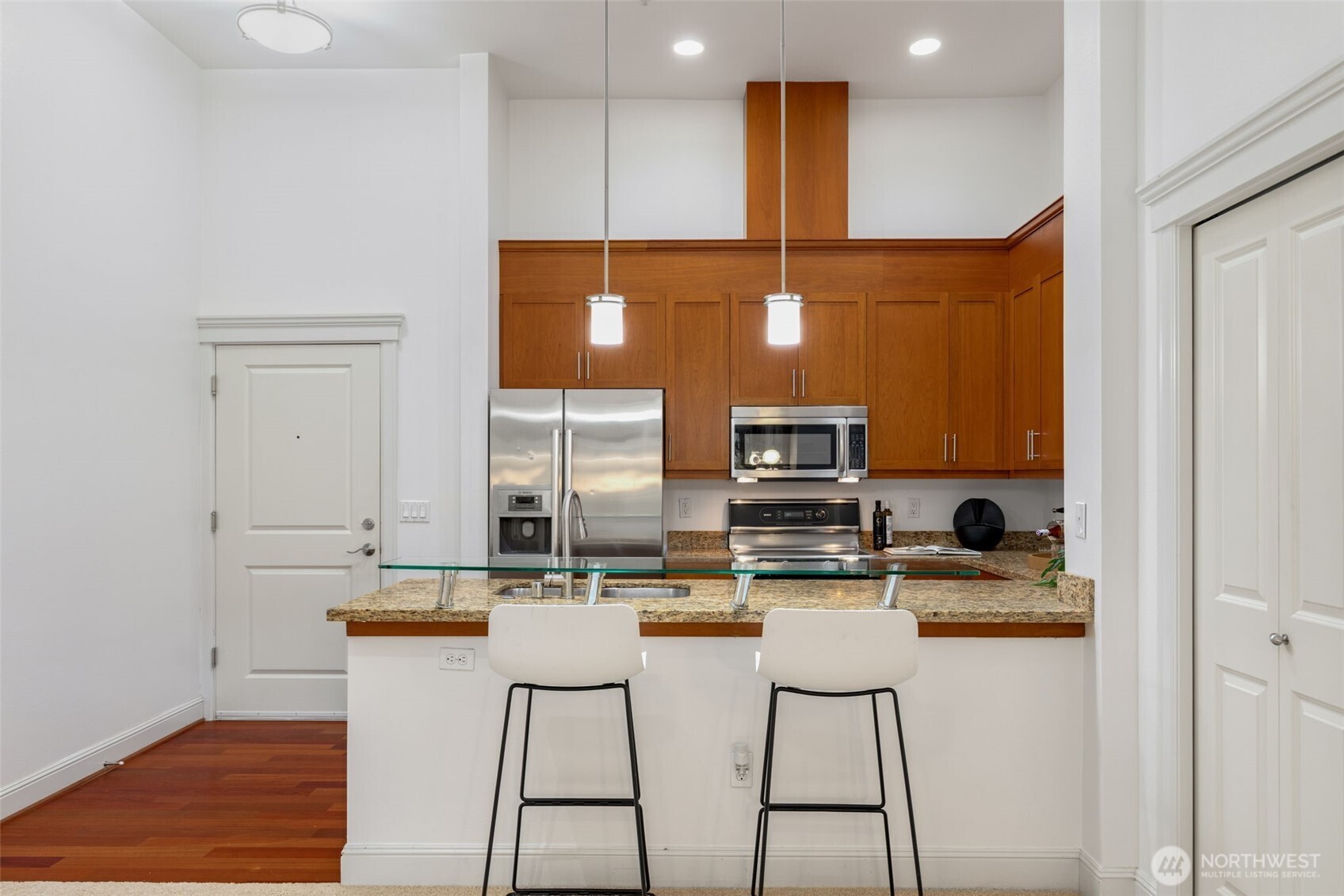 3150 West Government Way, Unit 101 Seattle, WA 98199 - Photo 9 of 37
