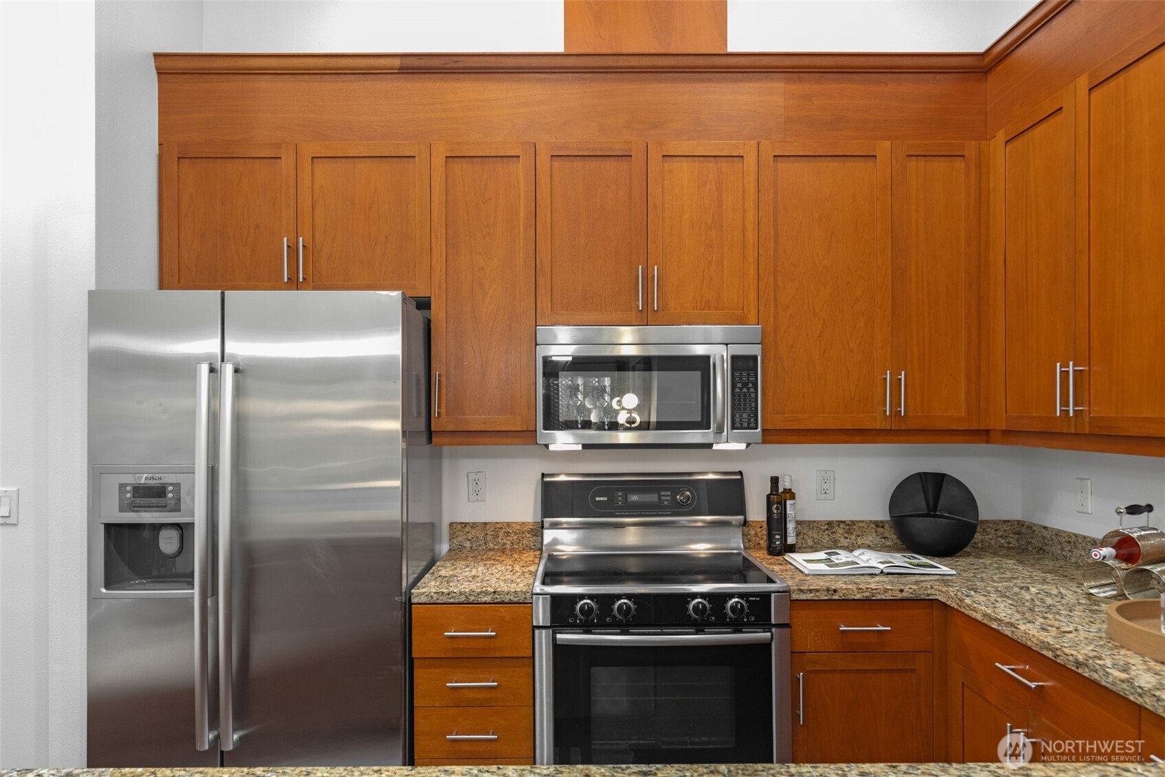 3150 West Government Way, Unit 101 Seattle, WA 98199 - Photo 10 of 37