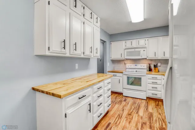 $319,900 | 453 Rensvold Boulevard, Moorhead, MN 56560