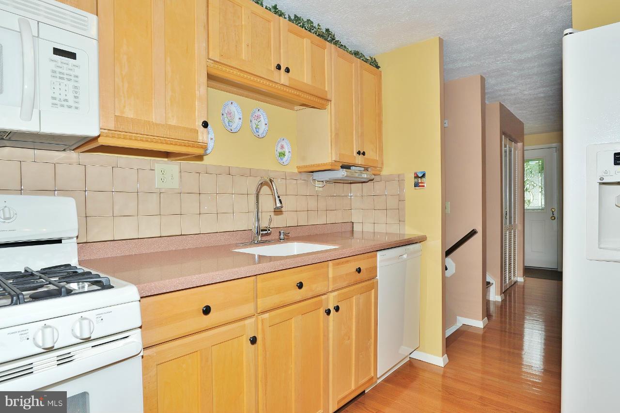 7017 Bedrock Road Alexandria, VA 22306 - Photo 7 of 30 Kitchen