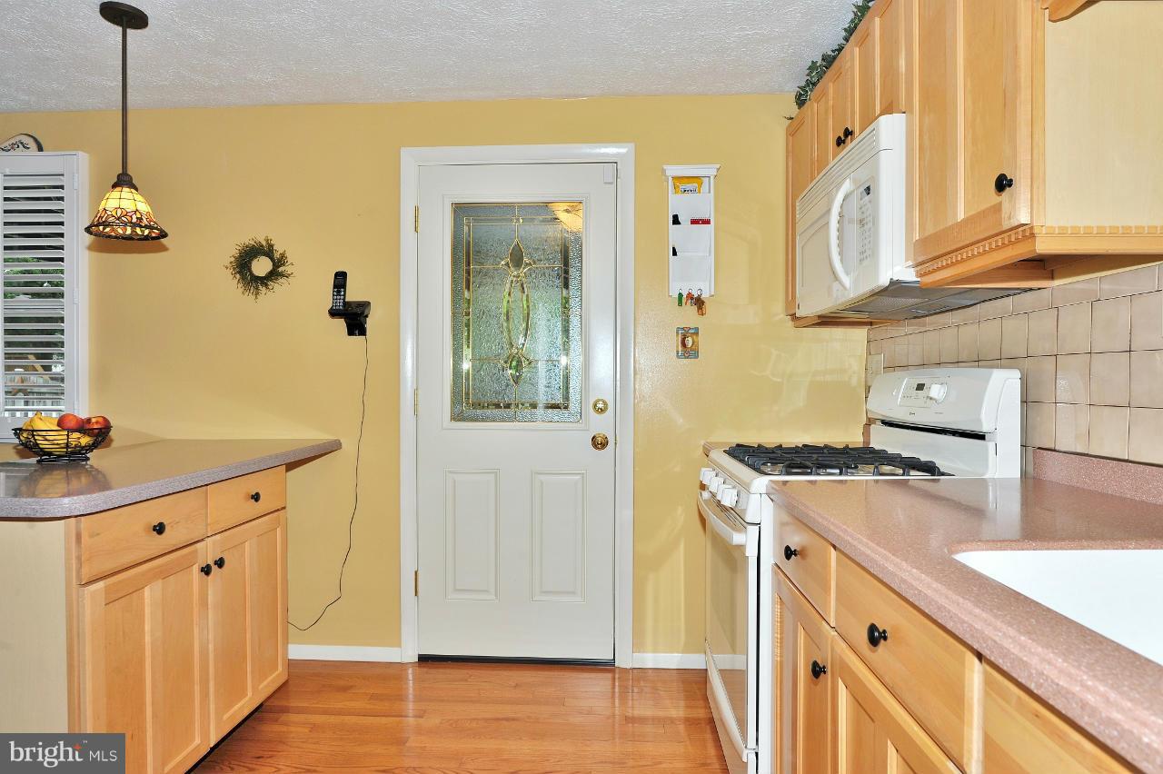 7017 Bedrock Road Alexandria, VA 22306 - Photo 8 of 30 Kitchen