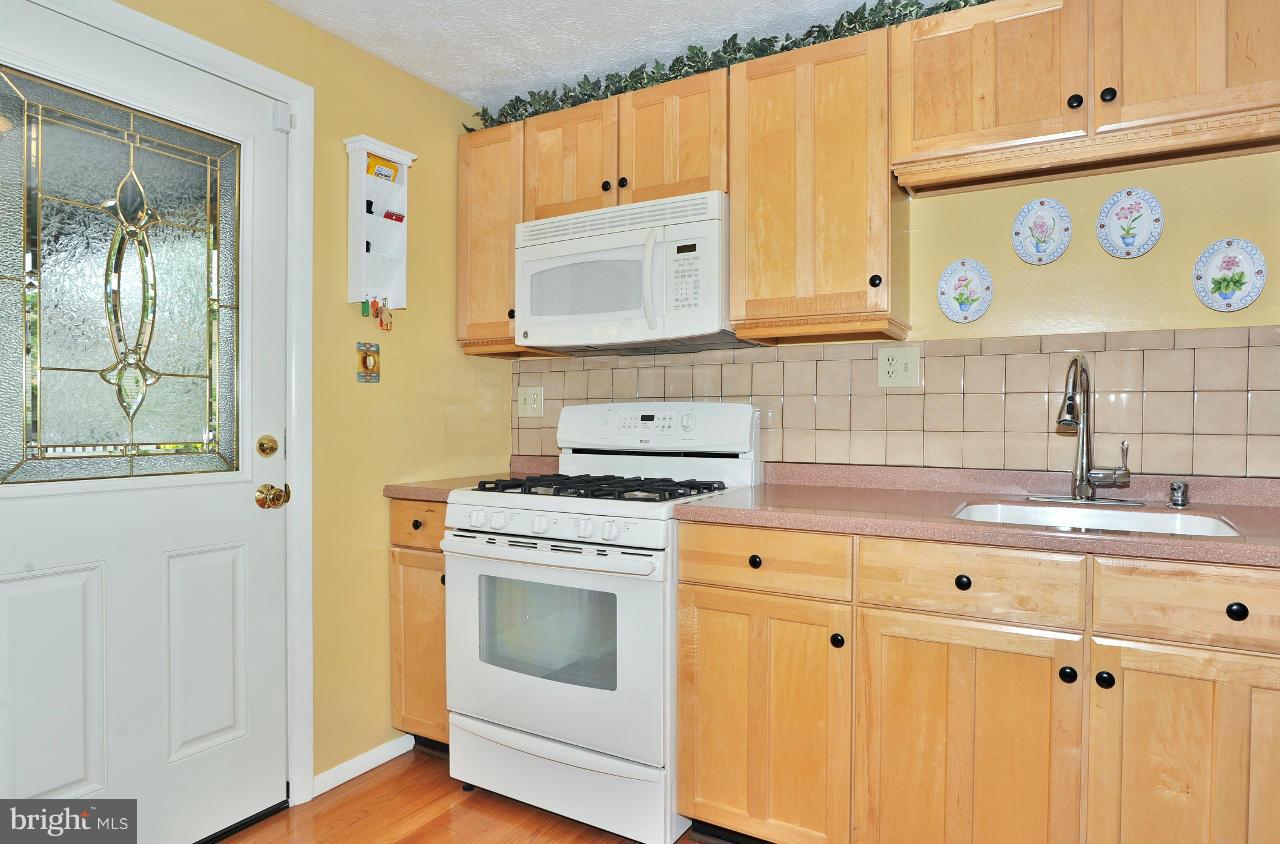 7017 Bedrock Road Alexandria, VA 22306 - Photo 9 of 30 Kitchen