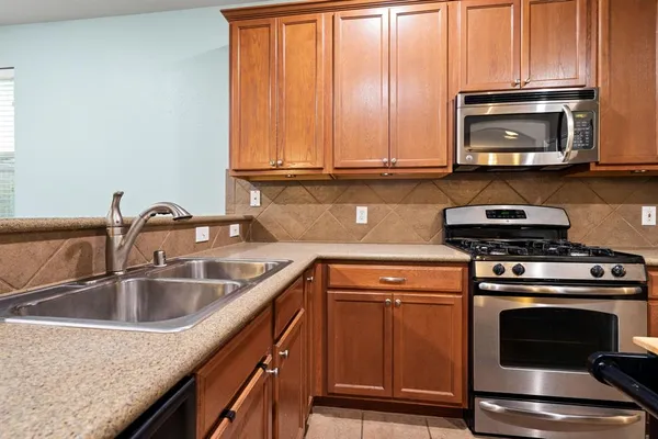 $2,300 | 312 Perkins Drive, Argyle, TX 76226