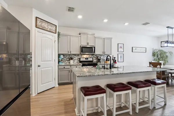 $2,250 | 13030 Vista Hollow, Live Oak, TX 78233