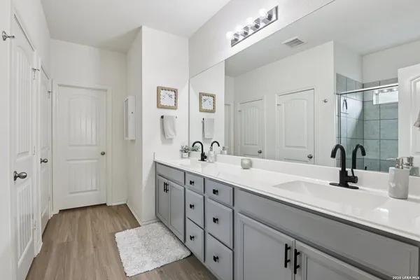 $2,250 | 13030 Vista Hollow, Live Oak, TX 78233