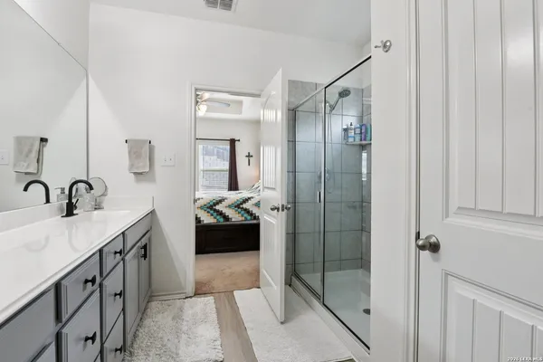 $2,250 | 13030 Vista Hollow, Live Oak, TX 78233