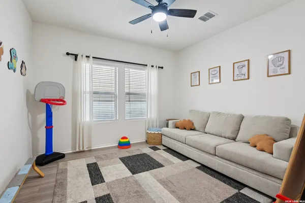 $2,250 | 13030 Vista Hollow, Live Oak, TX 78233