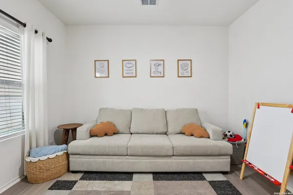 $2,250 | 13030 Vista Hollow, Live Oak, TX 78233