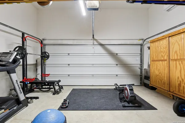 $2,250 | 13030 Vista Hollow, Live Oak, TX 78233