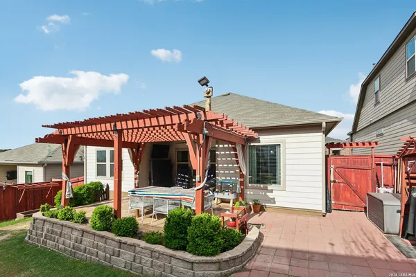 $2,250 | 13030 Vista Hollow, Live Oak, TX 78233