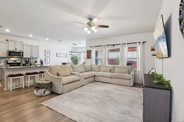 $2,250 | 13030 Vista Hollow, Live Oak, TX 78233