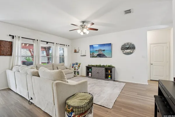 $2,250 | 13030 Vista Hollow, Live Oak, TX 78233