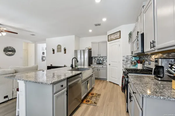 $2,250 | 13030 Vista Hollow, Live Oak, TX 78233