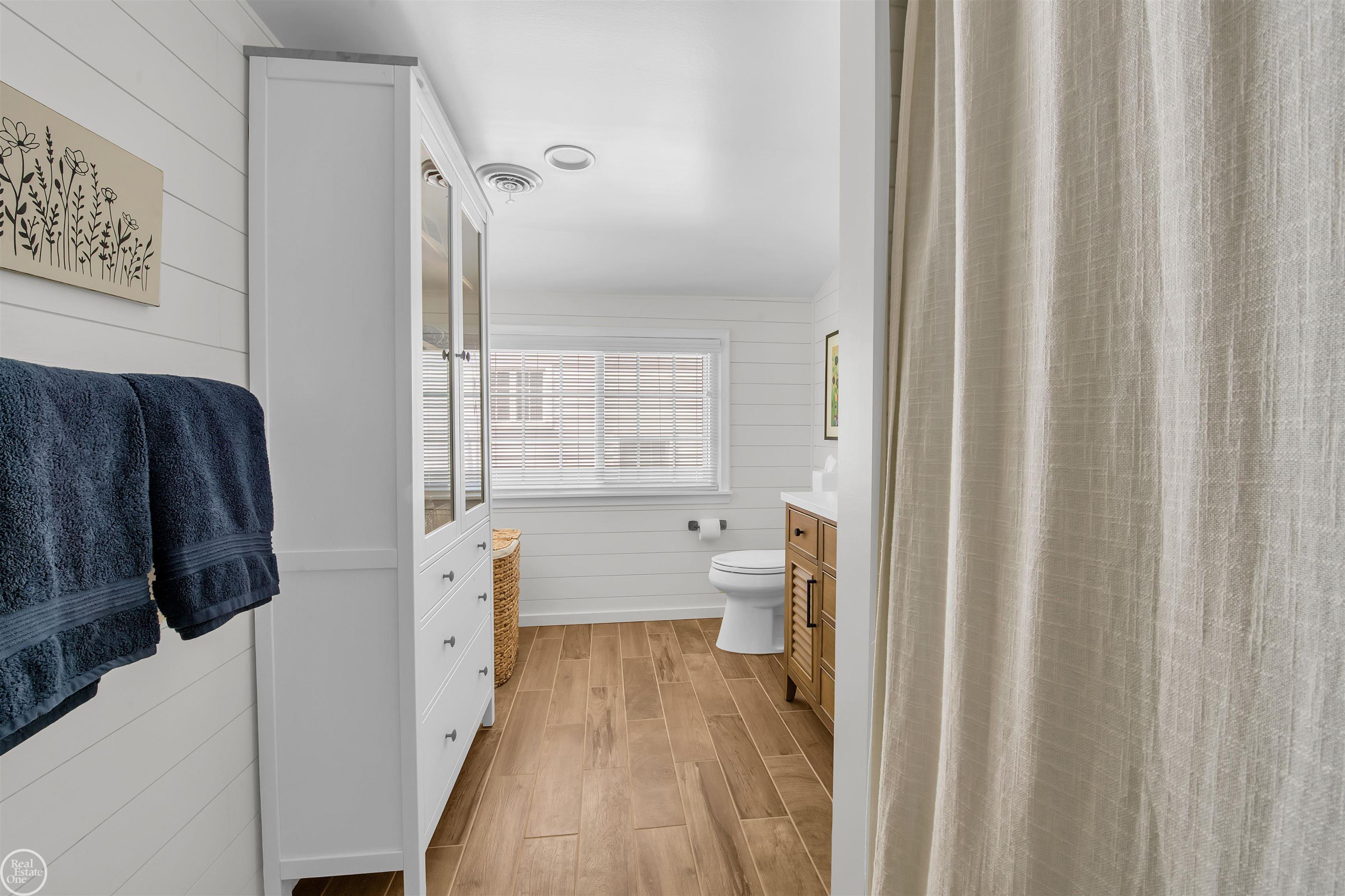 947 Lincoln Road Grosse Pointe, MI 48230 - Photo 25 of 36 50107165-24.JPG