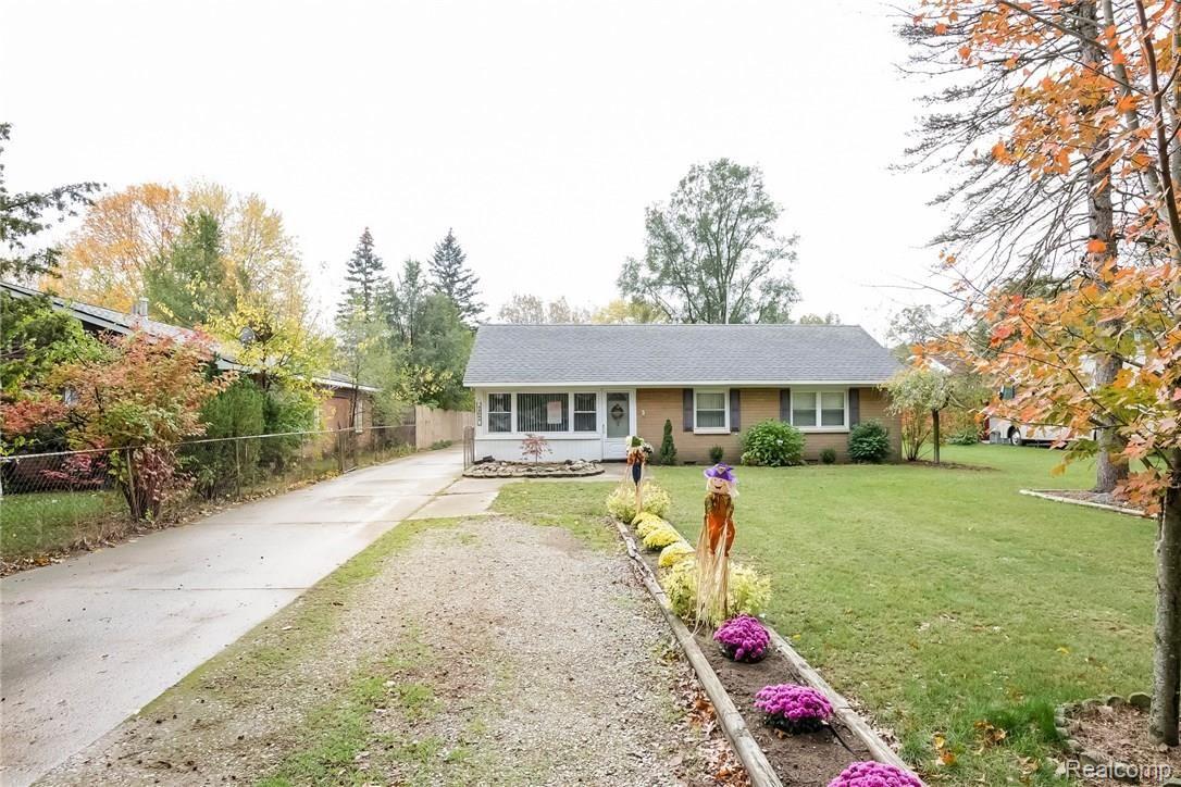 43043 Riggs Road Belleville, MI 48111 - Photo 2 of 32 004-Front_View-4978766-medium.jpg