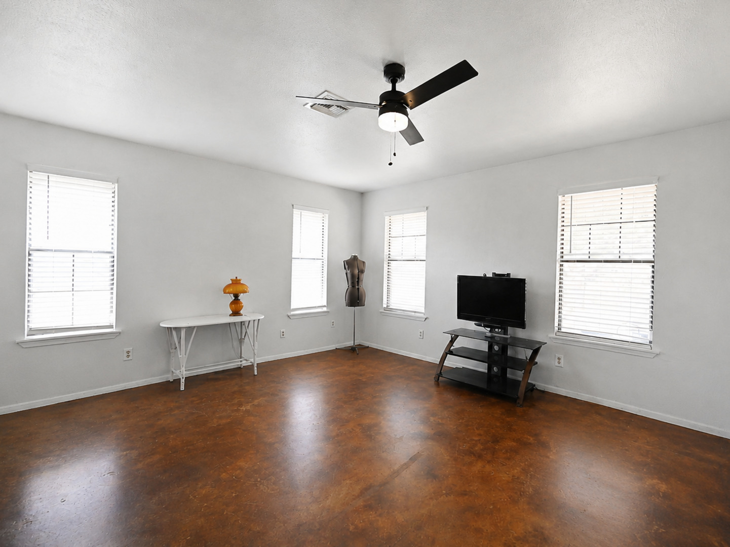 5032 Santa Clara Road Seguin, TX 78155 - Photo 10 of 16 Gallery Image 10