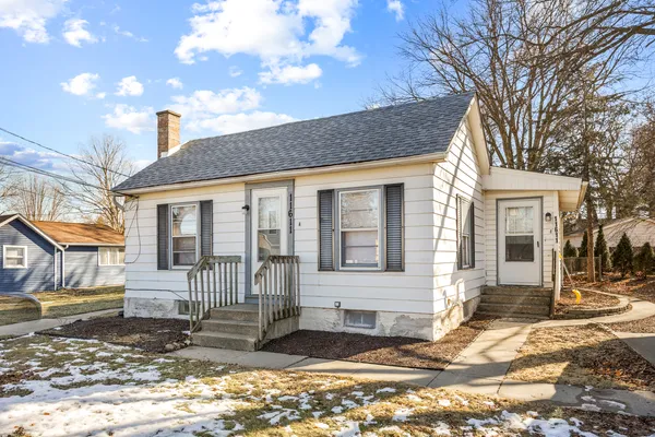 $475,000 | 11611 Main Street, Huntley, IL 60142