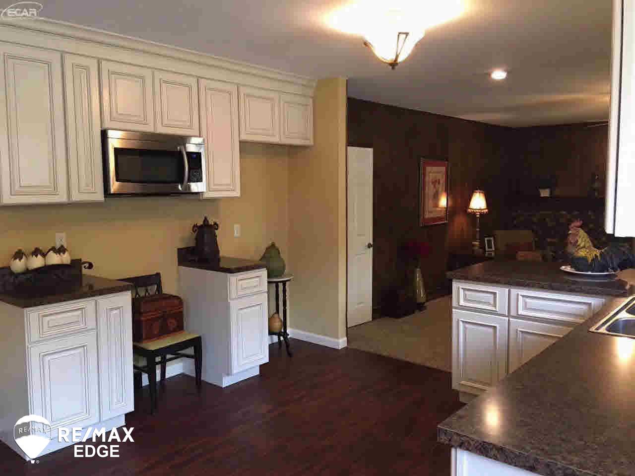 3179 Old Farm Road Flint, MI 48507 - Photo 10 of 28 21261692-9.JPG