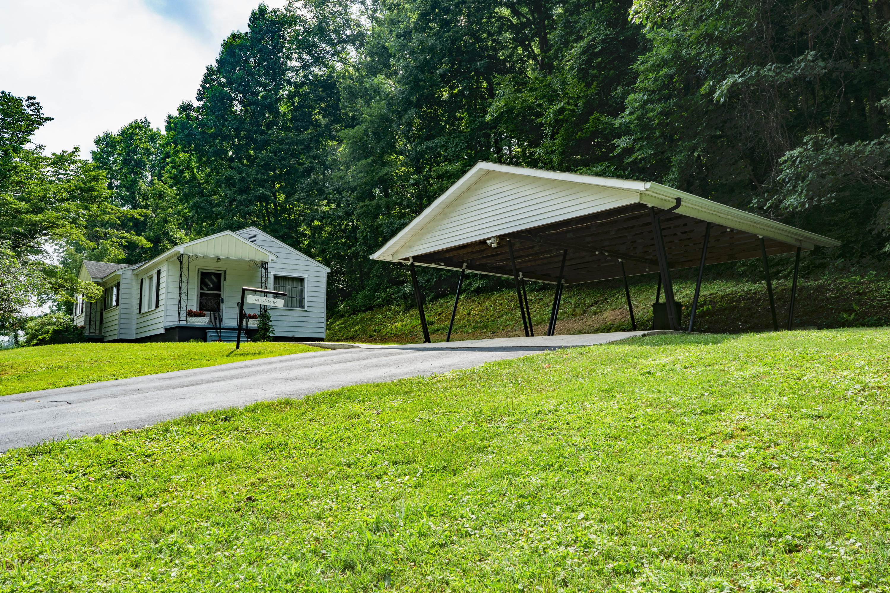 1424 Webster Road Harriman, TN 37748 - Photo 2 of 19 1424WebsterRd01