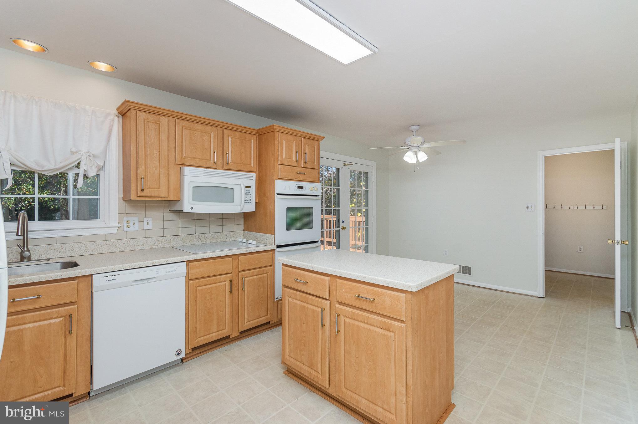 8238 Riverside Road Alexandria, VA 22308 - Photo 9 of 36