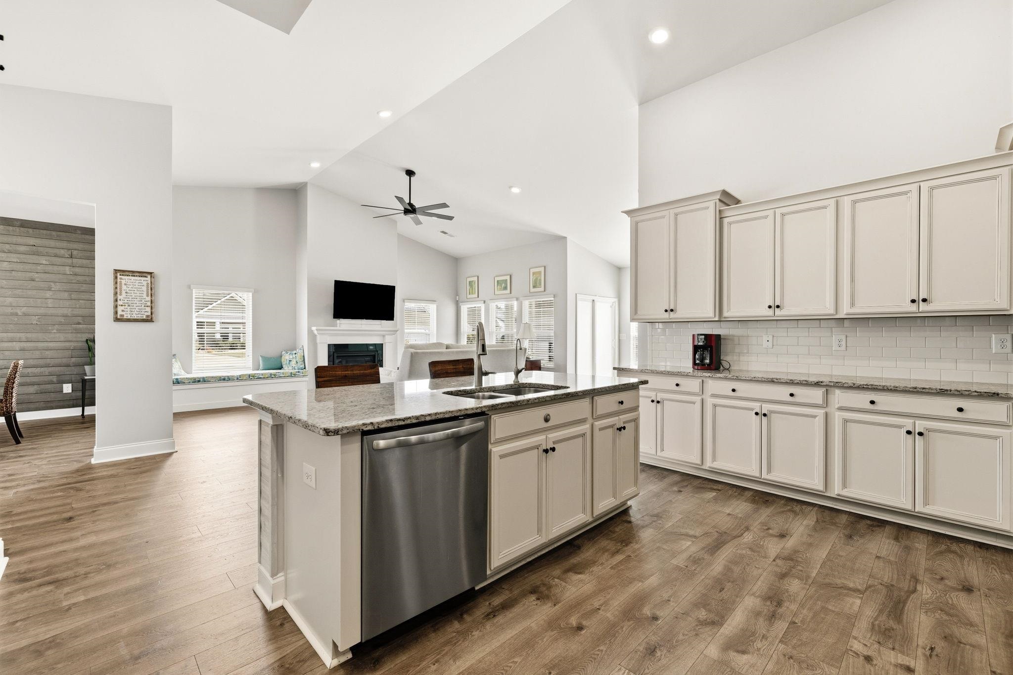 213 Sherwood Drive Murrells Inlet, SC 29576 - Photo 4 of 35