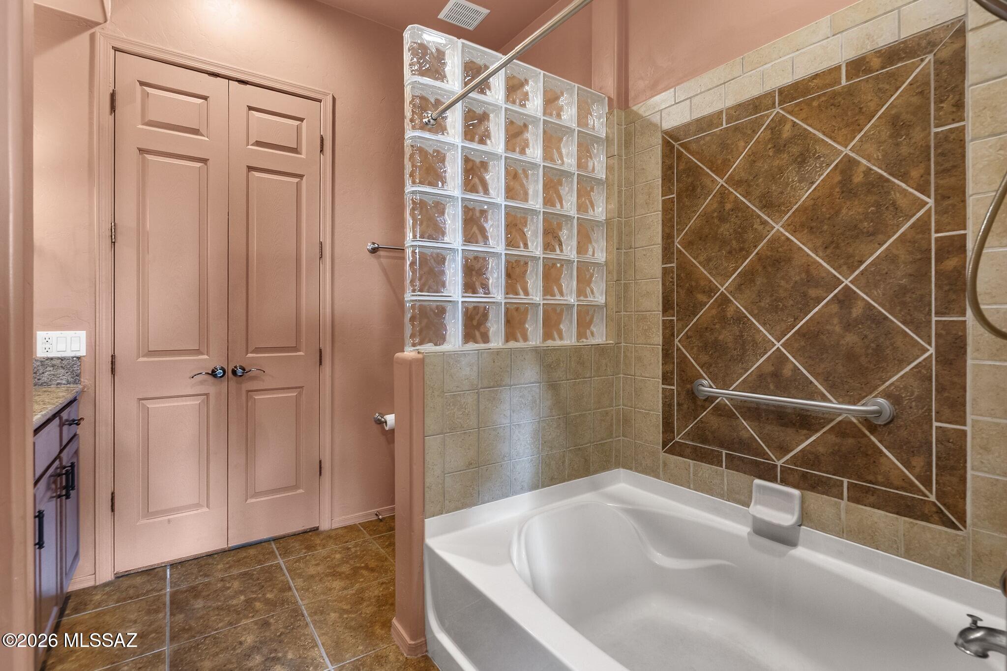 112 Post Way Tubac, AZ 85646 - Photo 16 of 45 Main Floor Bathroom