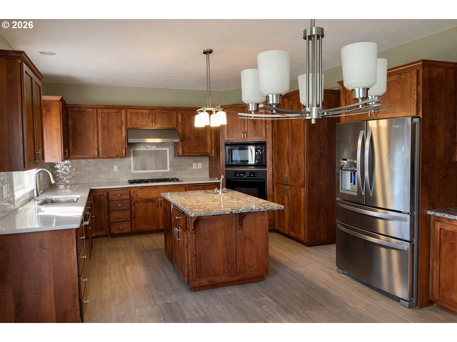817 River Knoll Way Springfield, OR 97477 - Photo 5 of 29 Kitchen