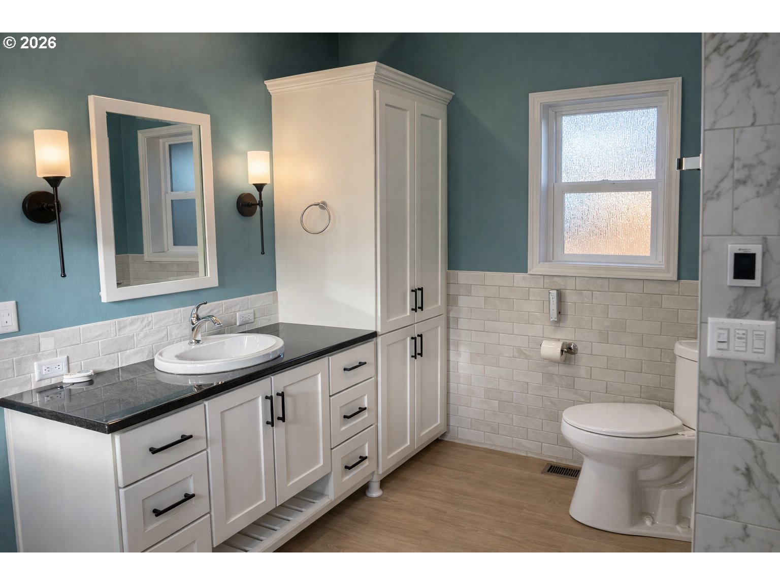 817 River Knoll Way Springfield, OR 97477 - Photo 9 of 29 Bathroom, Attached