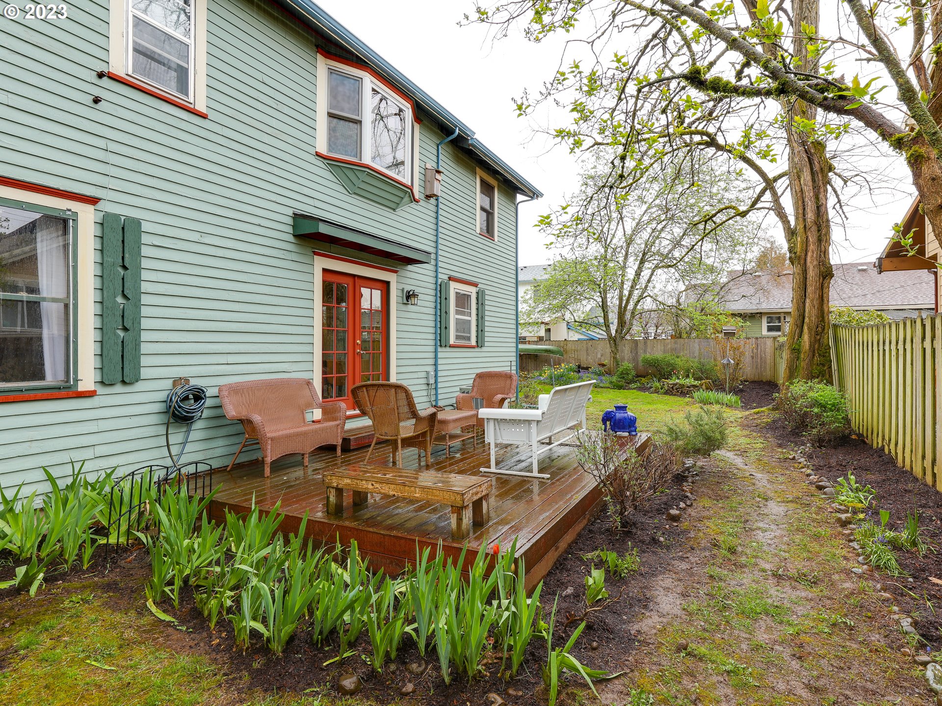 4936 Southeast 76th Avenue Portland, OR 97206 - Photo 39 of 47 a front view of a house with garden