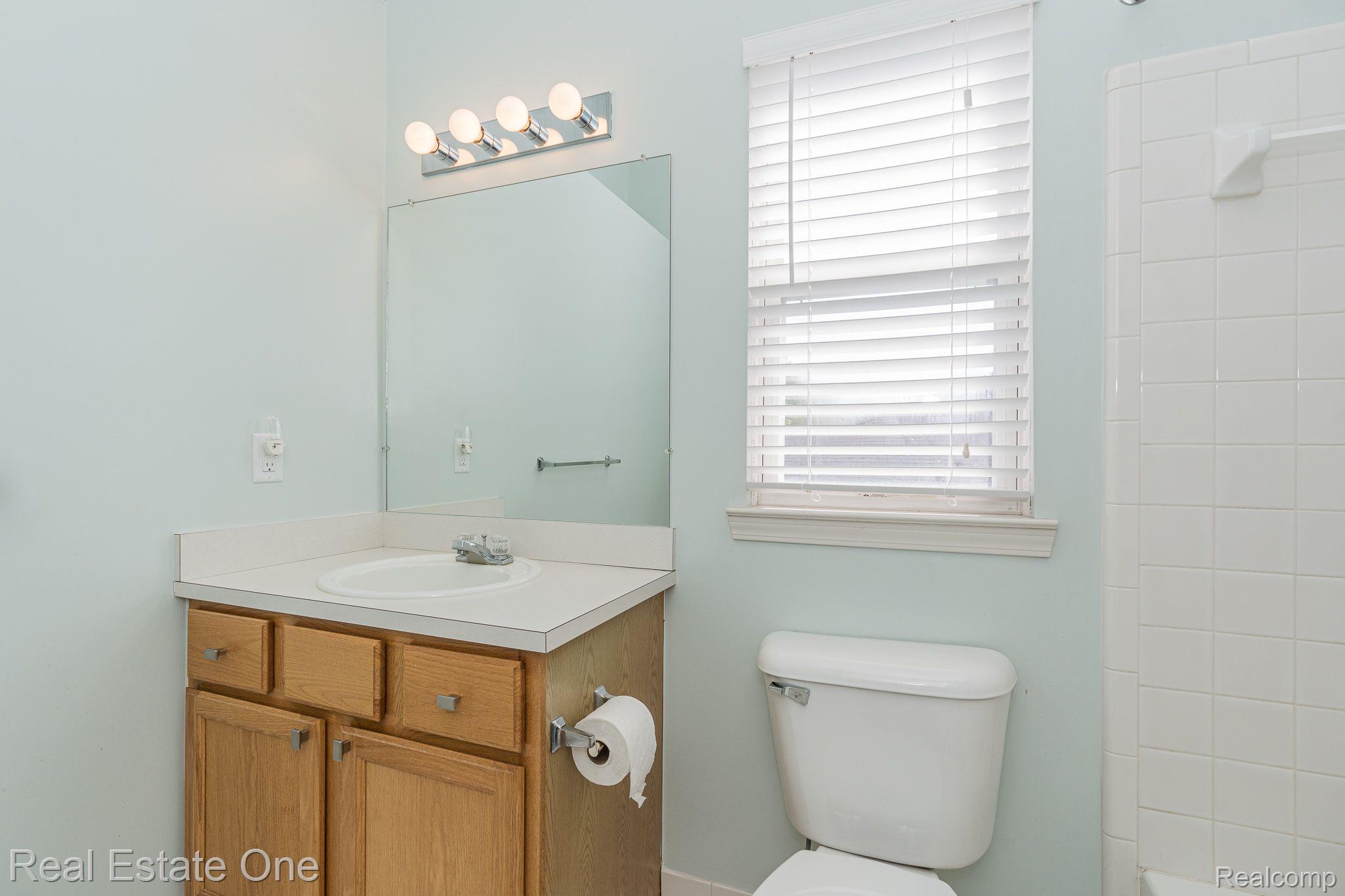 3287 Silverbrook Drive Rochester, MI 48306 - Photo 33 of 45 Gallery Image 33
