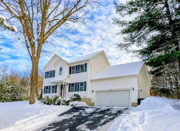 $550,000 | 19 Christopher Way, Halfmoon, NY 12065