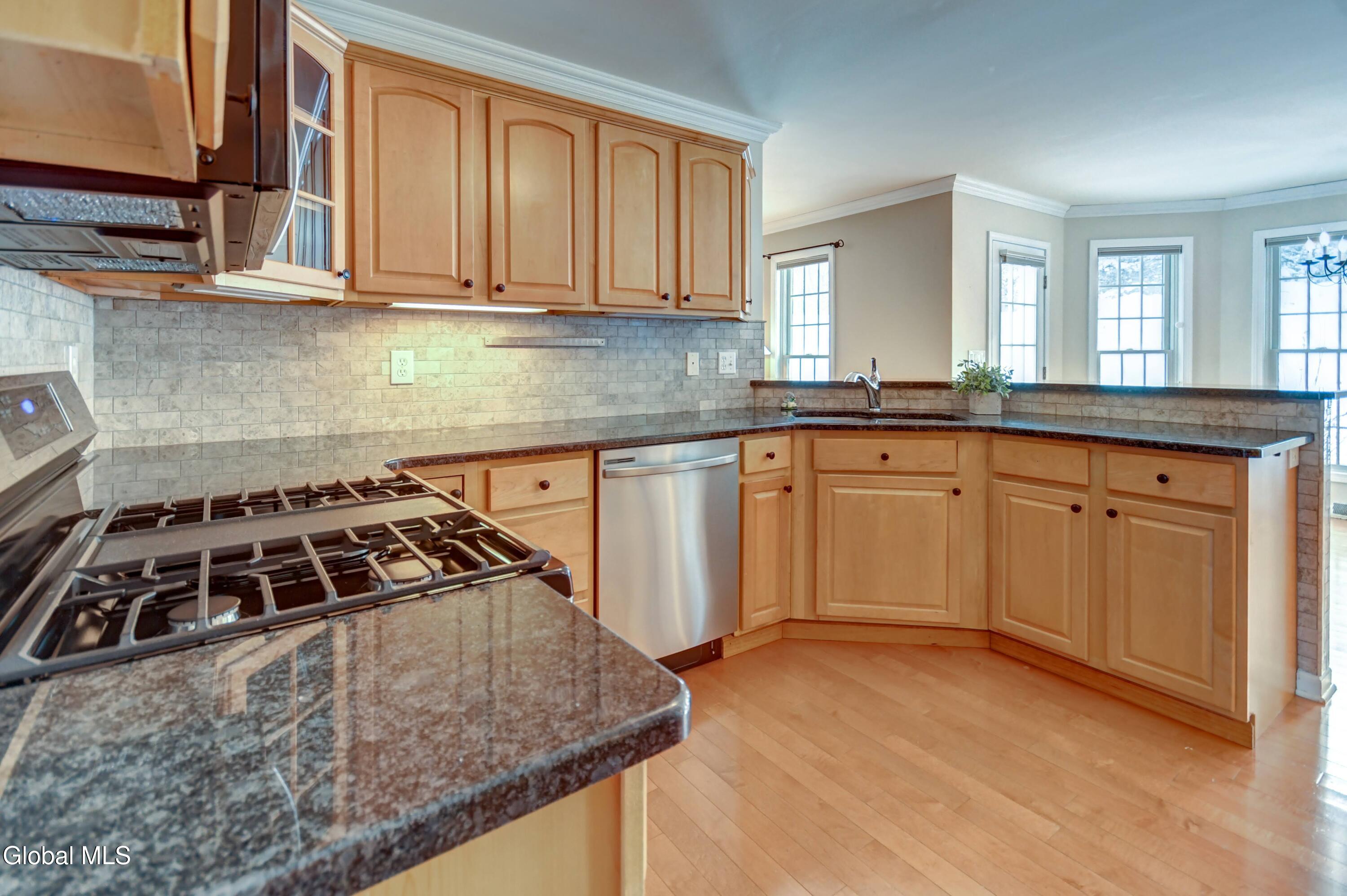 19 Christopher Way Halfmoon, NY 12065 - Photo 13 of 48 19 Christopher Way -27