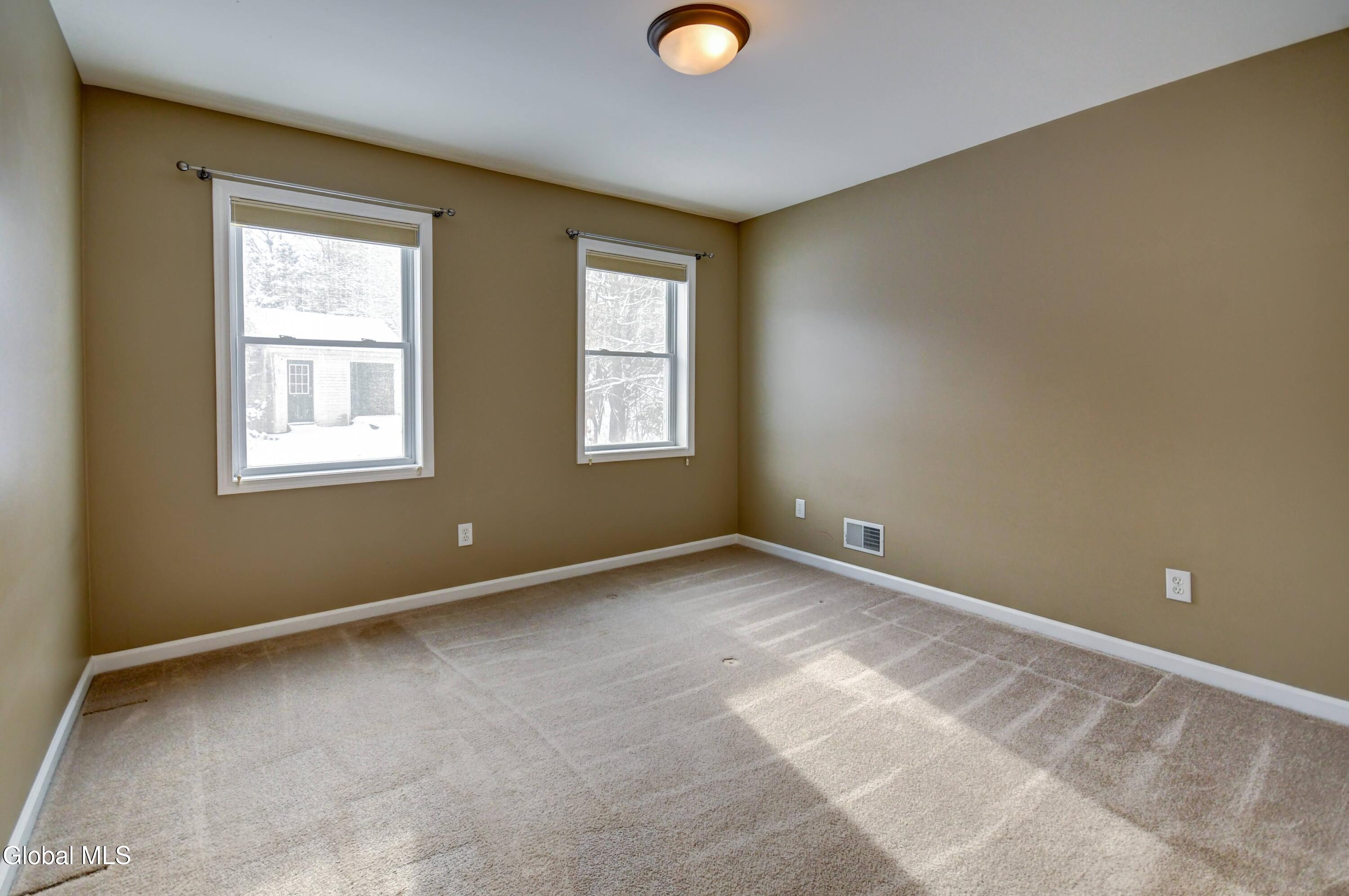 19 Christopher Way Halfmoon, NY 12065 - Photo 29 of 48 19 Christopher Way -42