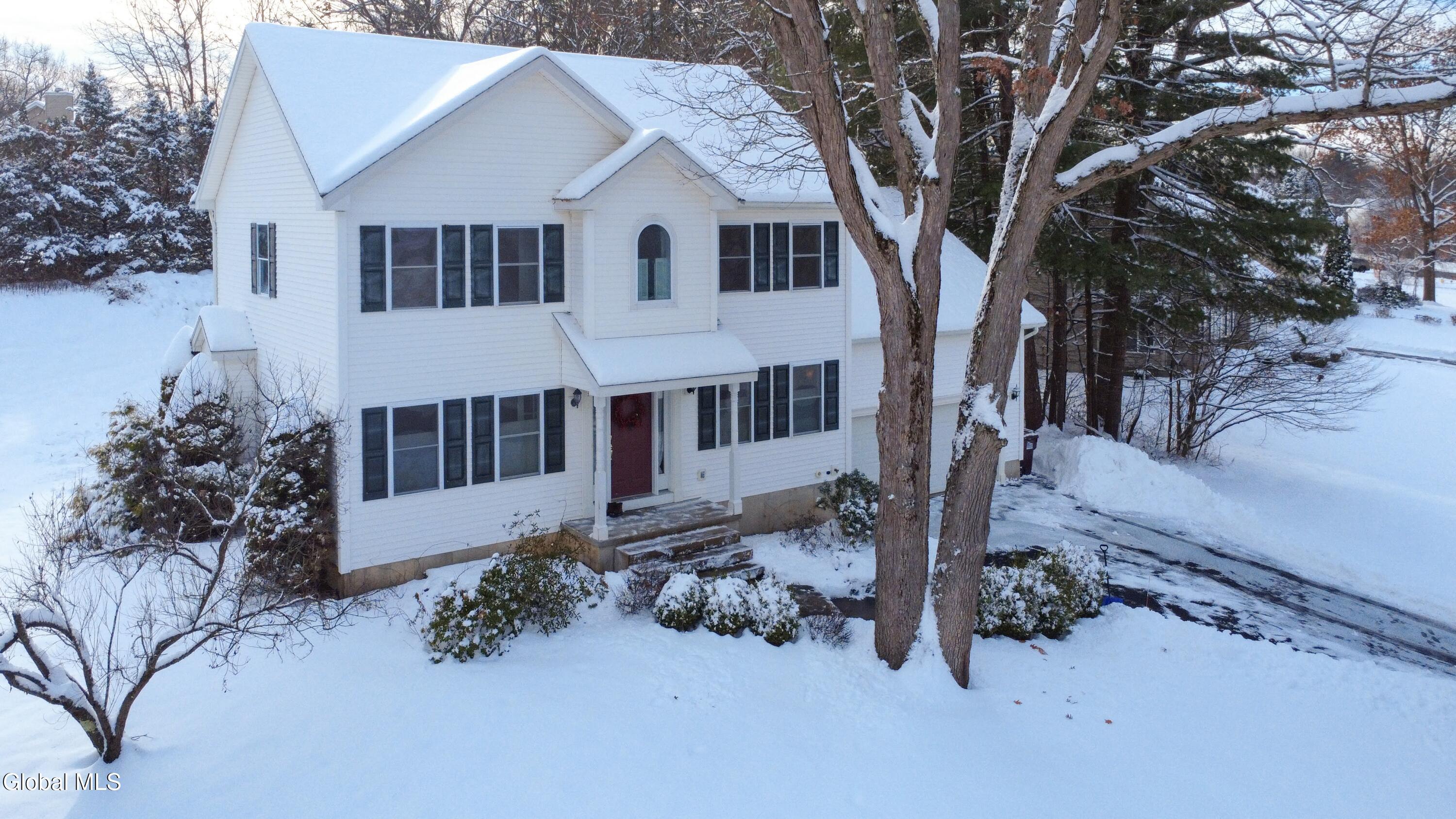 19 Christopher Way Halfmoon, NY 12065 - Photo 3 of 48 19 Christopher Way -6(1)