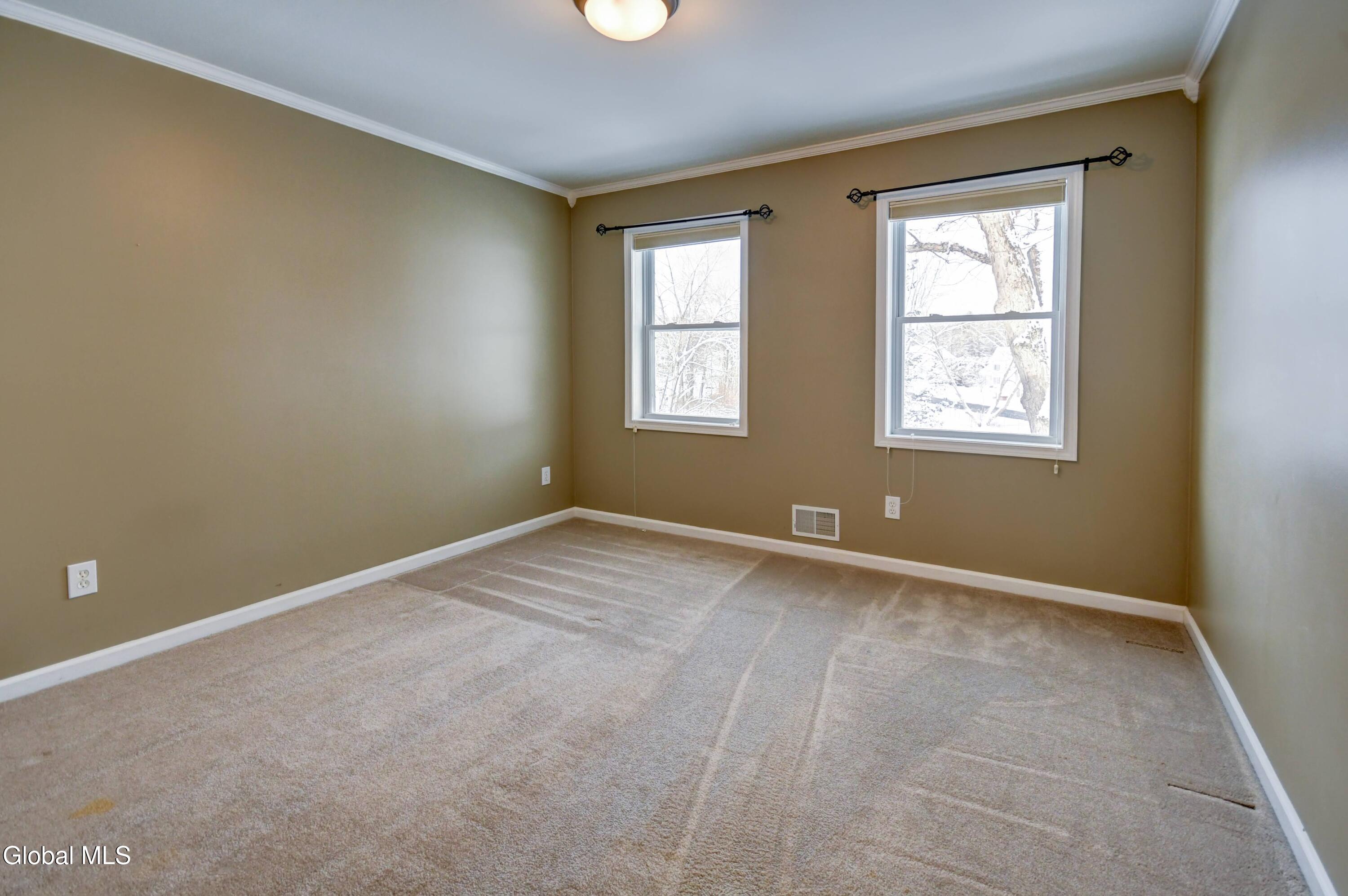 19 Christopher Way Halfmoon, NY 12065 - Photo 31 of 48 19 Christopher Way -45