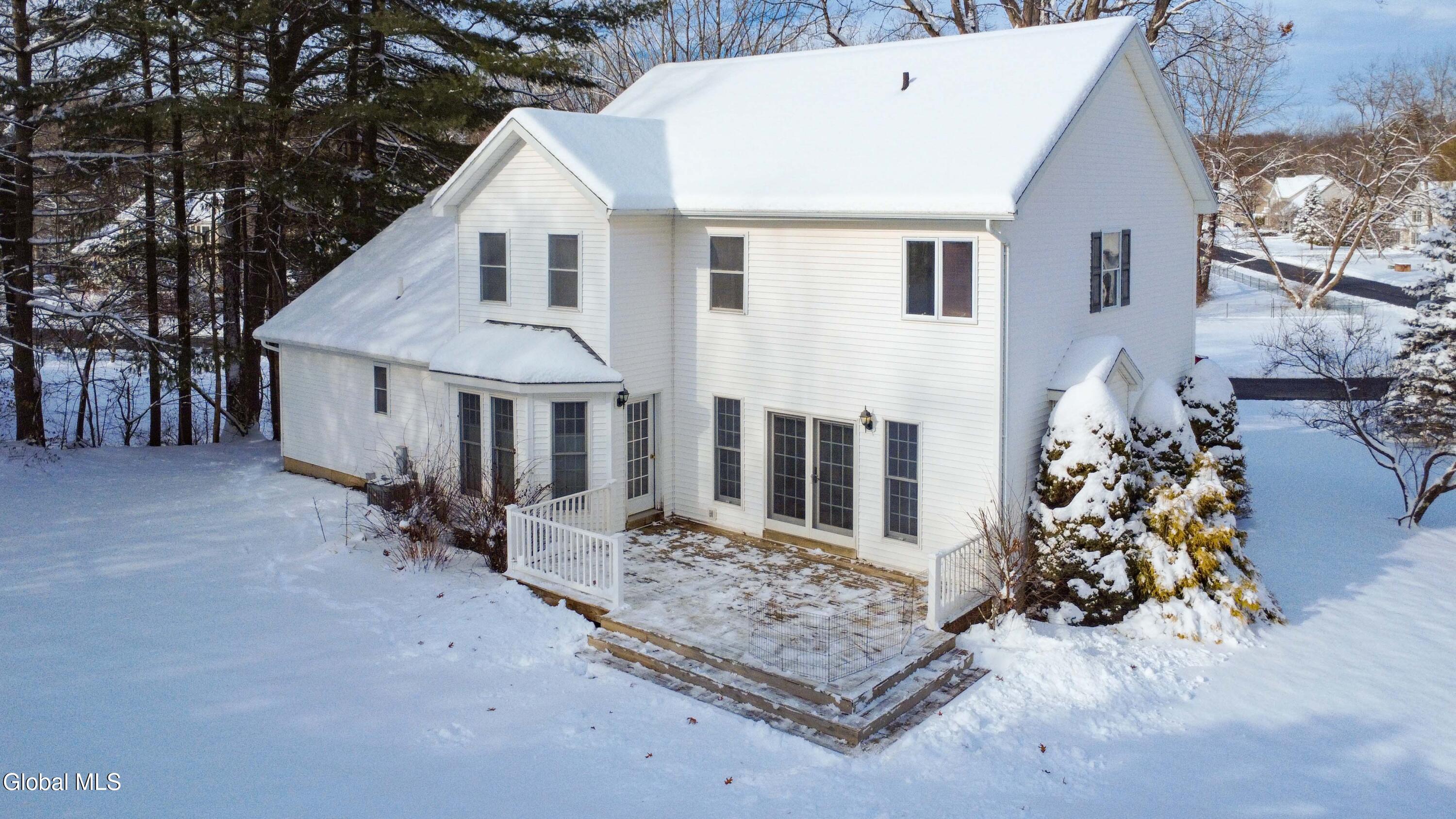 19 Christopher Way Halfmoon, NY 12065 - Photo 4 of 48 19 Christopher Way -15(1)