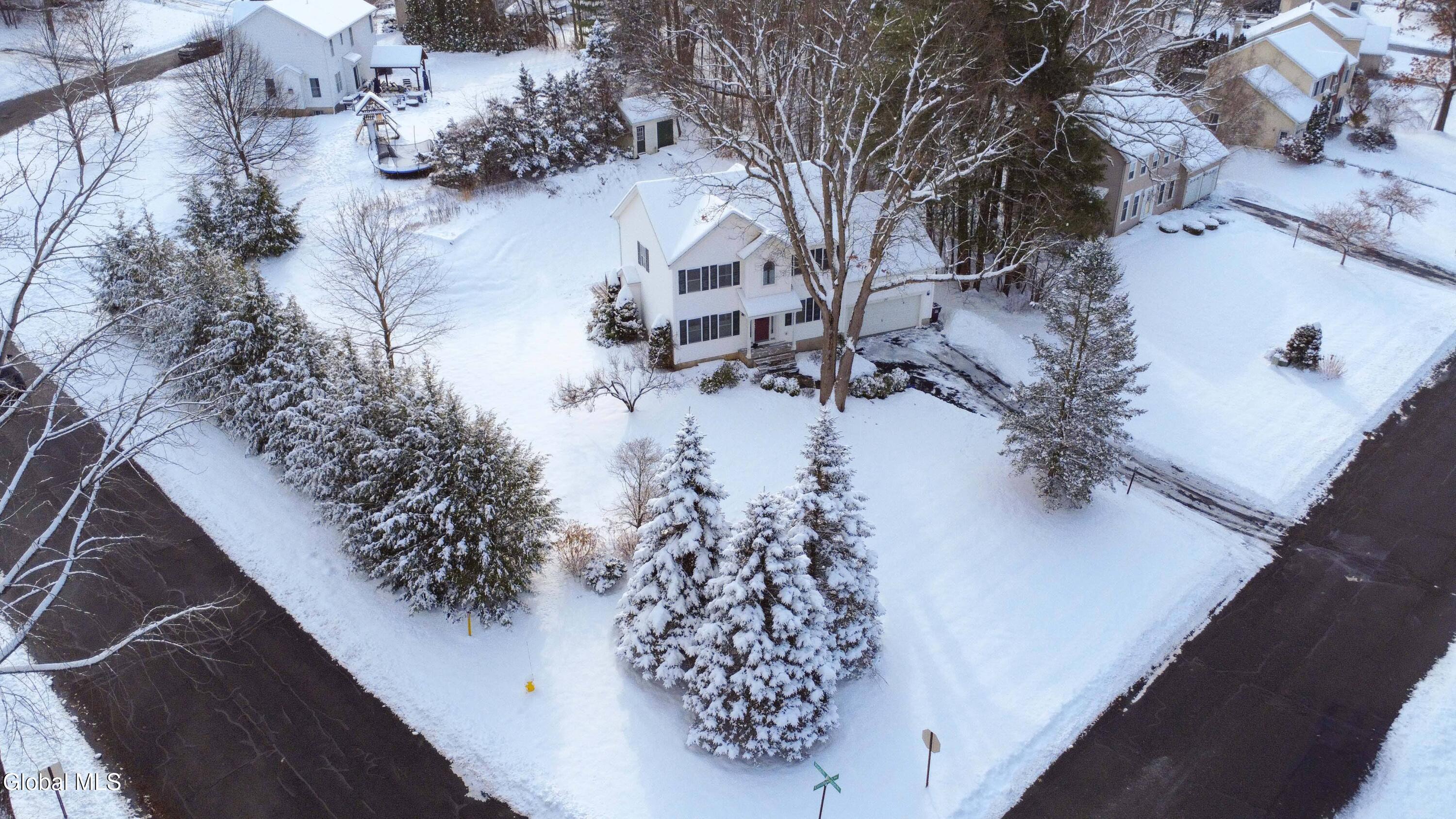 19 Christopher Way Halfmoon, NY 12065 - Photo 45 of 48 19 Christopher Way -8(1)