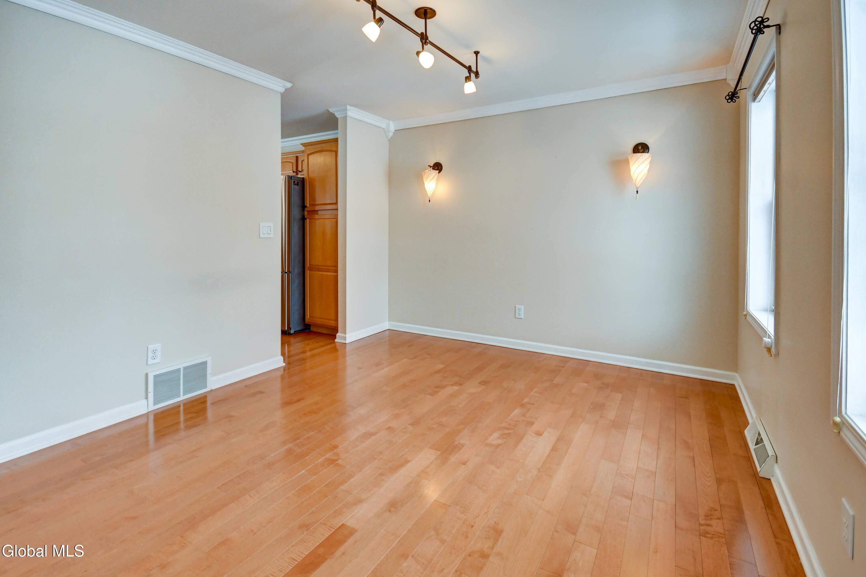 19 Christopher Way Halfmoon, NY 12065 - Photo 7 of 48 19 Christopher Way -7