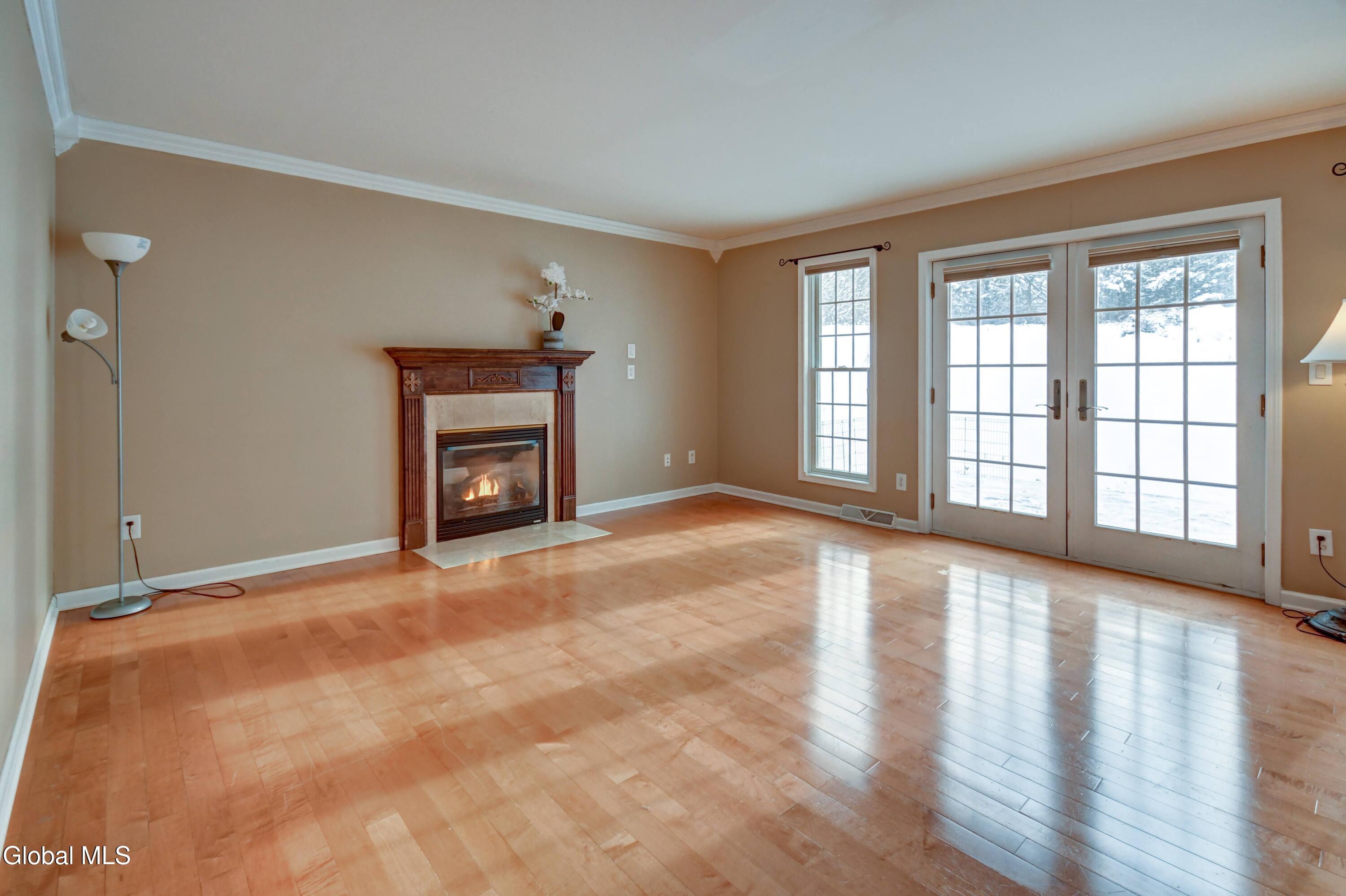 19 Christopher Way Halfmoon, NY 12065 - Photo 8 of 48 19 Christopher Way -15