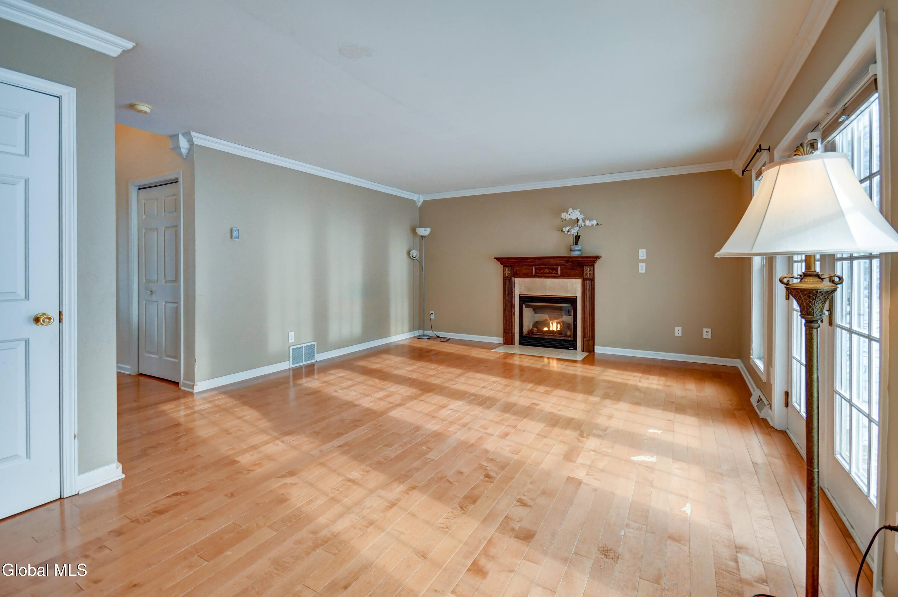19 Christopher Way Halfmoon, NY 12065 - Photo 9 of 48 19 Christopher Way -17