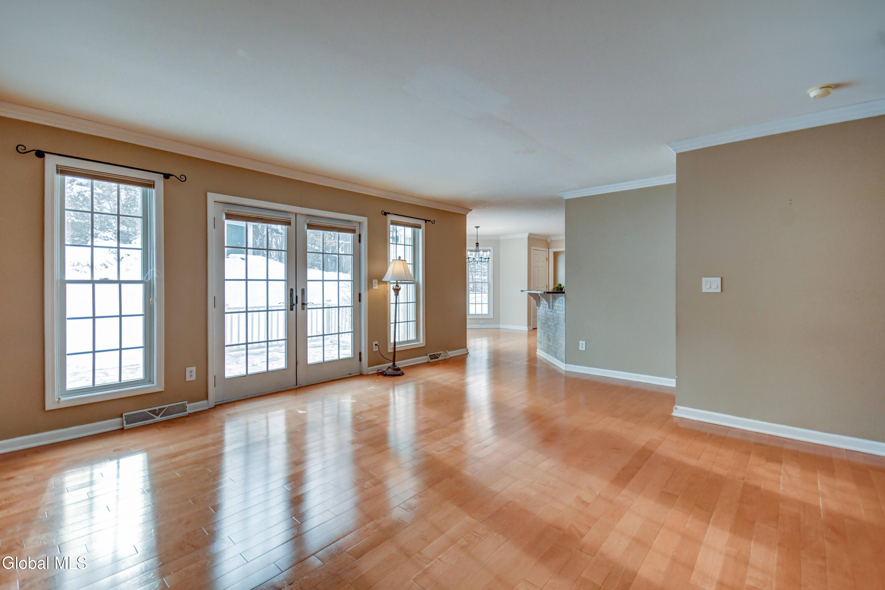 19 Christopher Way Halfmoon, NY 12065 - Photo 10 of 48 19 Christopher Way -19